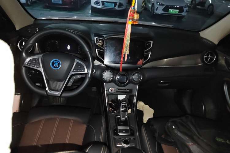 Used BYD Song New Energy 2017 Song DM 1.5TID All-Wheel Drive Prestige Model Center Console