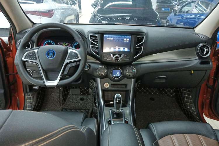 Used BYD Song New Energy 2017 Song DM 1.5TID All-Wheel Drive Luxury Model Center Console