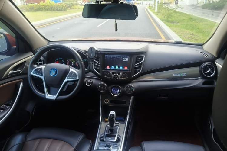 Used BYD Song New Energy 2017 Song DM 1.5TID All-Wheel Drive Luxury Model Center Console