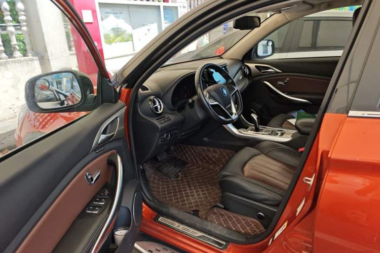 Used BYD Song New Energy 2017 Song DM 1.5TID All-Wheel Drive Luxury Model Driver Seat