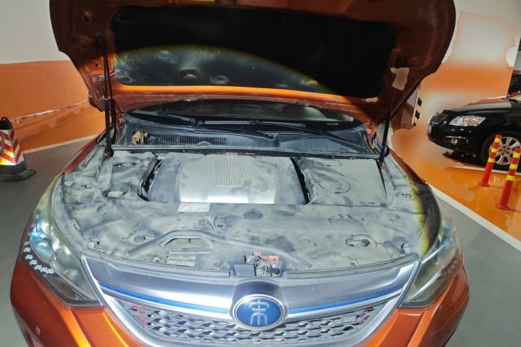 Used BYD Song New Energy 2017 Song DM 1.5TID All-Wheel Drive Prestige Model Engine Bay