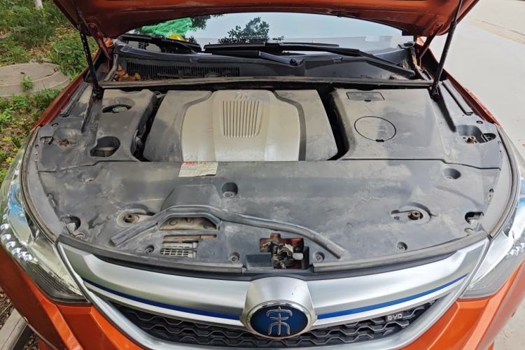 Used BYD Song New Energy 2017 Song DM 1.5TID All-Wheel Drive Luxury Model Engine Bay