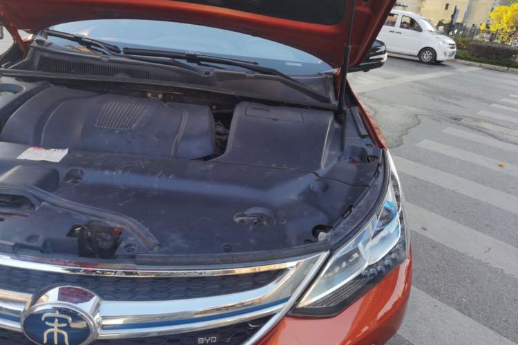 Used BYD Song New Energy 2017 Song DM 1.5TID All-Wheel Drive Luxury Model Engine Bay Left