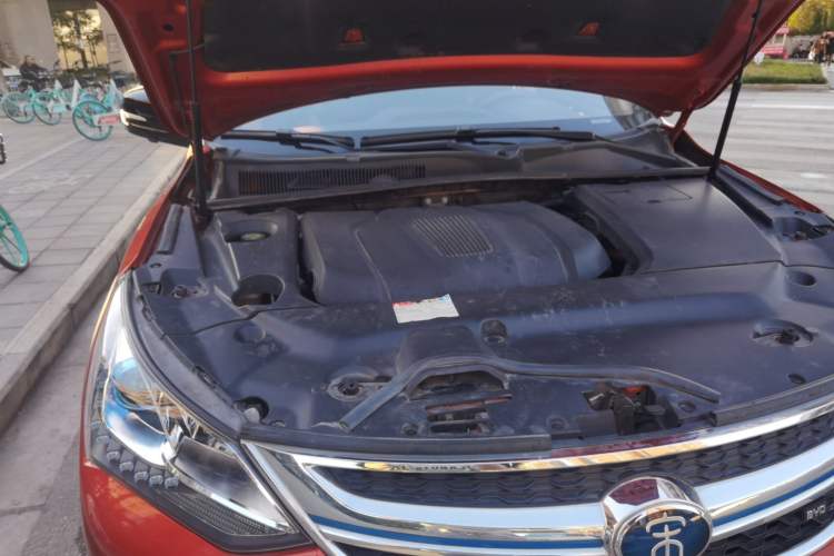 Used BYD Song New Energy 2017 Song DM 1.5TID All-Wheel Drive Luxury Model Engine Bay Right