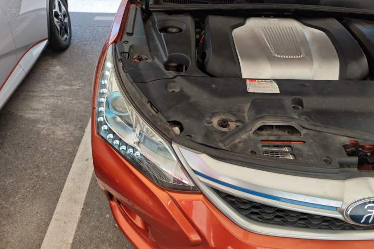 Used BYD Song New Energy 2017 Song DM 1.5TID All-Wheel Drive Luxury Model Engine Bay Right
