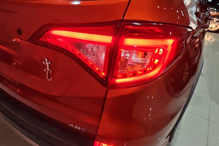 Used BYD Song New Energy 2017 Song DM 1.5TID All-Wheel Drive Luxury Model Exterior 2