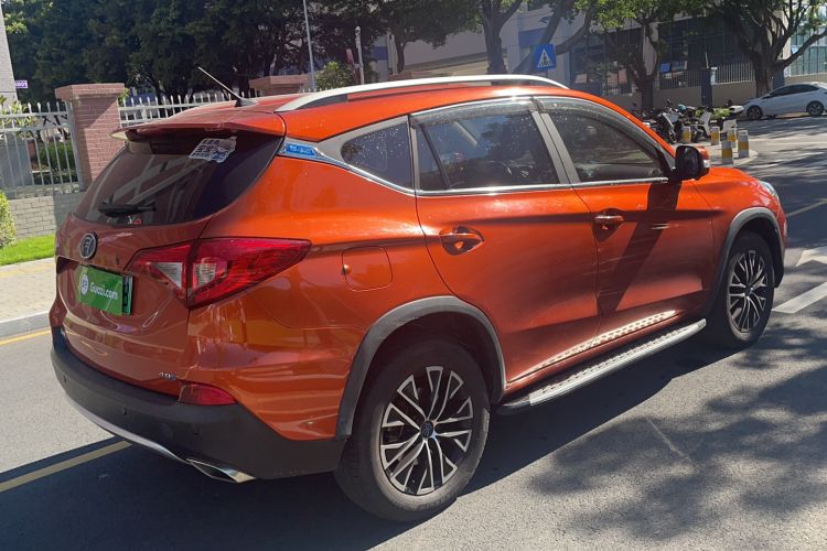 Used BYD Song New Energy 2017 Song DM 1.5TID All-Wheel Drive Luxury Model Exterior 3