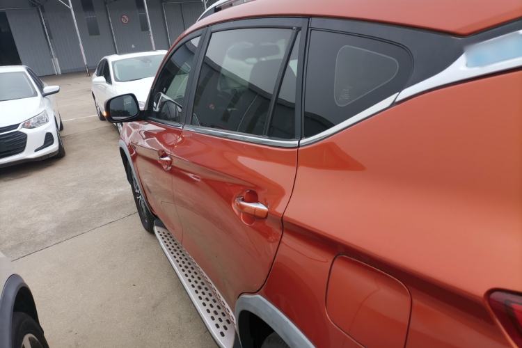 Used BYD Song New Energy 2017 Song DM 1.5TID All-Wheel Drive Luxury Model Exterior 3