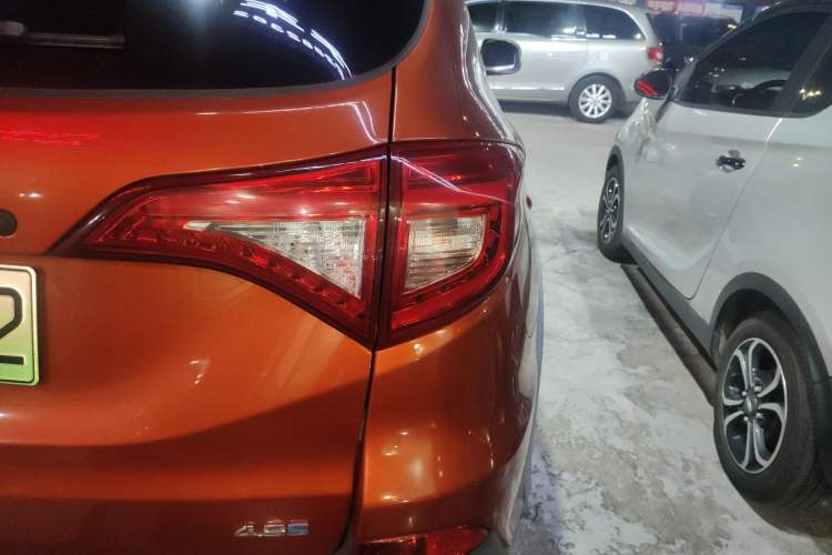 Used BYD Song New Energy 2017 Song DM 1.5TID All-Wheel Drive Luxury Model Exterior 6