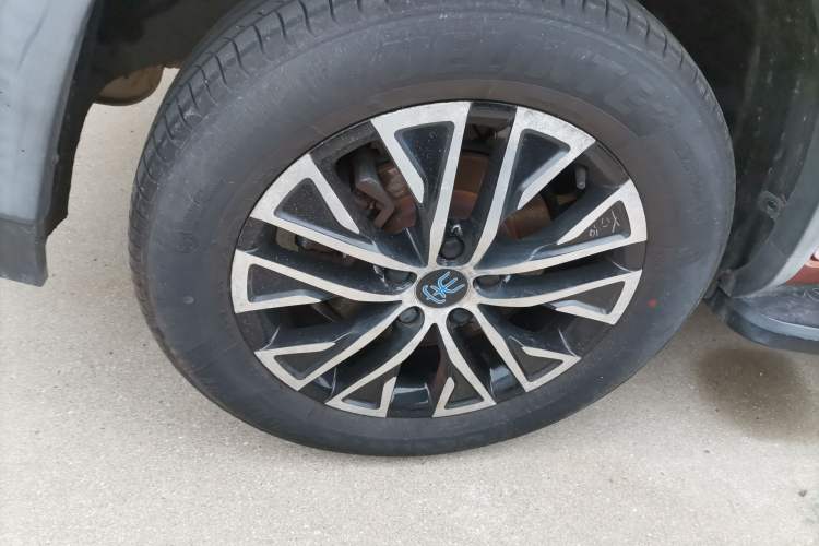 Used BYD Song New Energy 2017 Song DM 1.5TID All-Wheel Drive Luxury Model Exterior 8