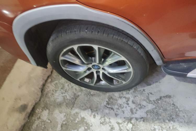 Used BYD Song New Energy 2017 Song DM 1.5TID All-Wheel Drive Luxury Model Exterior 8