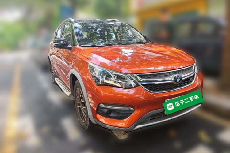 Used BYD Song New Energy 2017 Song DM 1.5TID All-Wheel Drive Luxury Model Front Right 45 Deg