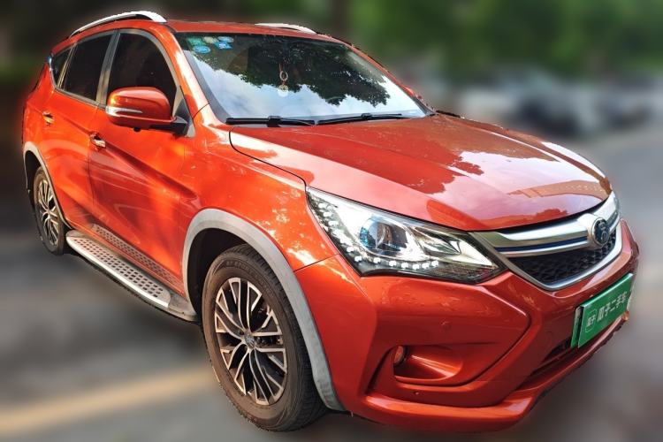 Used BYD Song New Energy 2017 Song DM 1.5TID All-Wheel Drive Prestige Model Front Right 45 Deg