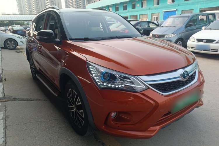 Used BYD Song New Energy 2017 Song DM 1.5TID All-Wheel Drive Luxury Model Front Right 45 Deg