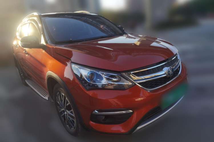 Used BYD Song New Energy 2017 Song DM 1.5TID All-Wheel Drive Luxury Model Front Right 45 Deg