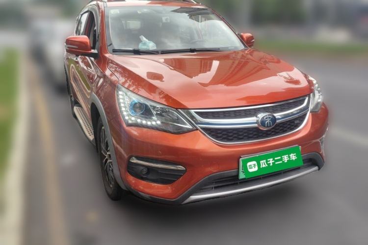 Used BYD Song New Energy 2017 Song DM 1.5TID All-Wheel Drive Luxury Model Front Right 45 Deg