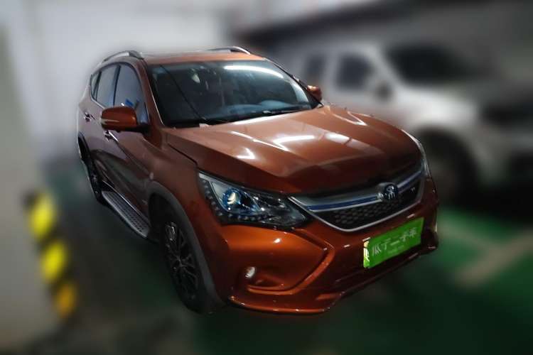 Used BYD Song New Energy 2017 Song DM 1.5TID All-Wheel Drive Prestige Model Front Right 45 Deg
