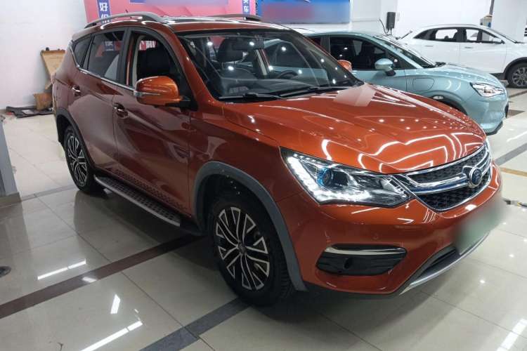 Used BYD Song New Energy 2017 Song DM 1.5TID All-Wheel Drive Luxury Model Front Right 45 Deg