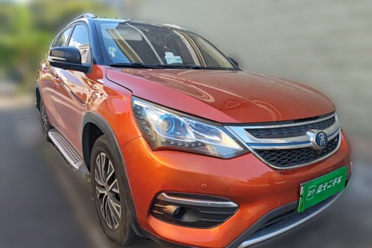 Used BYD Song New Energy 2017 Song DM 1.5TID All-Wheel Drive Luxury Model Front Right 45 Deg