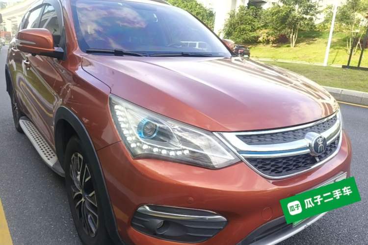 Used BYD Song New Energy 2017 Song DM 1.5TID All-Wheel Drive Luxury Model Front Right 45 Deg