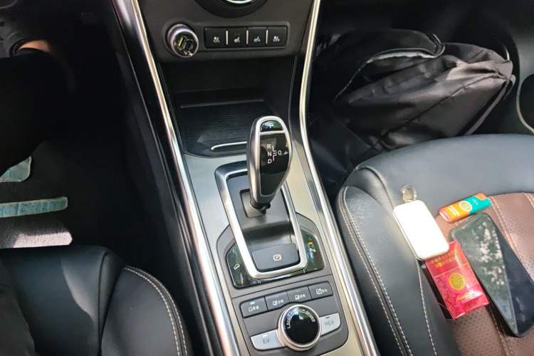 Used BYD Song New Energy 2017 Song DM 1.5TID All-Wheel Drive Luxury Model Gear Lever