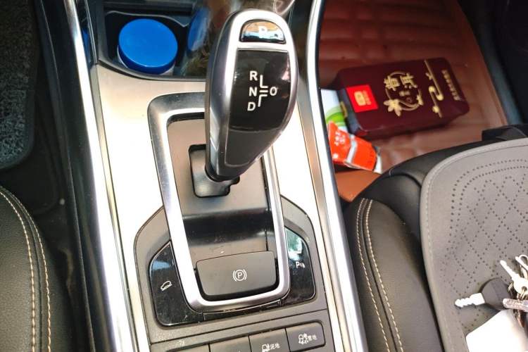 Used BYD Song New Energy 2017 Song DM 1.5TID All-Wheel Drive Prestige Model Gear Lever