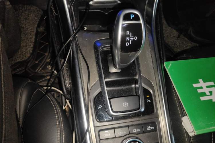 Used BYD Song New Energy 2017 Song DM 1.5TID All-Wheel Drive Luxury Model Gear Lever
