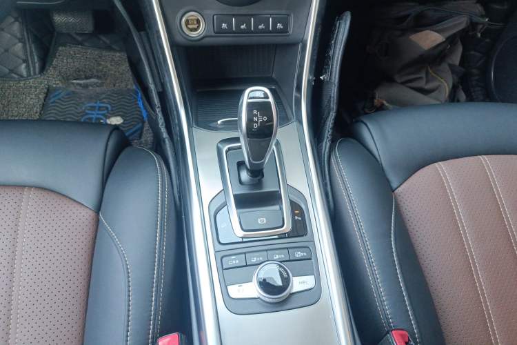 Used BYD Song New Energy 2017 Song DM 1.5TID All-Wheel Drive Luxury Model Gear Lever