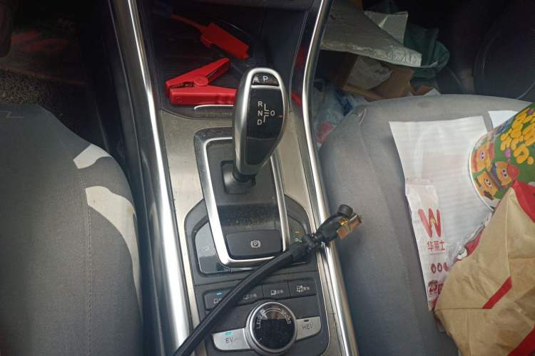 Used BYD Song New Energy 2017 Song DM 1.5TID All-Wheel Drive Luxury Model Gear Lever