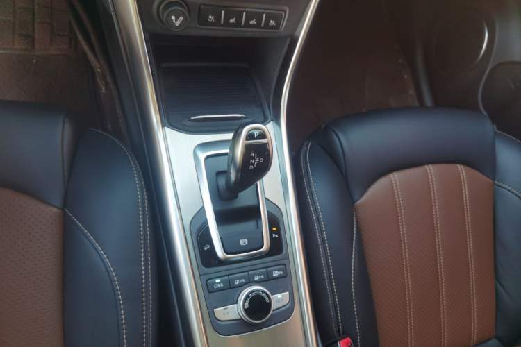 Used BYD Song New Energy 2017 Song DM 1.5TID All-Wheel Drive Luxury Model Gear Lever