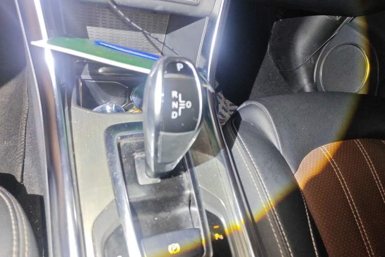 Used BYD Song New Energy 2017 Song DM 1.5TID All-Wheel Drive Prestige Model Gear Lever