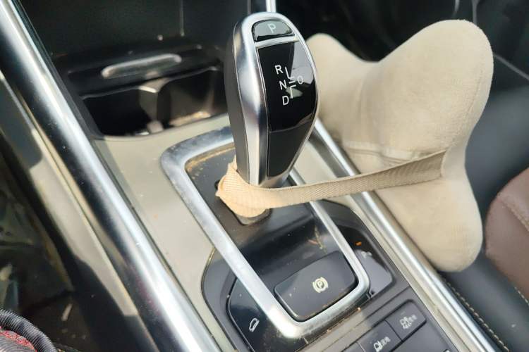 Used BYD Song New Energy 2017 Song DM 1.5TID All-Wheel Drive Luxury Model Gear Lever