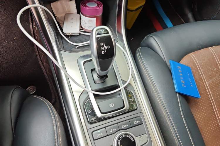 Used BYD Song New Energy 2017 Song DM 1.5TID All-Wheel Drive Luxury Model Gear Lever