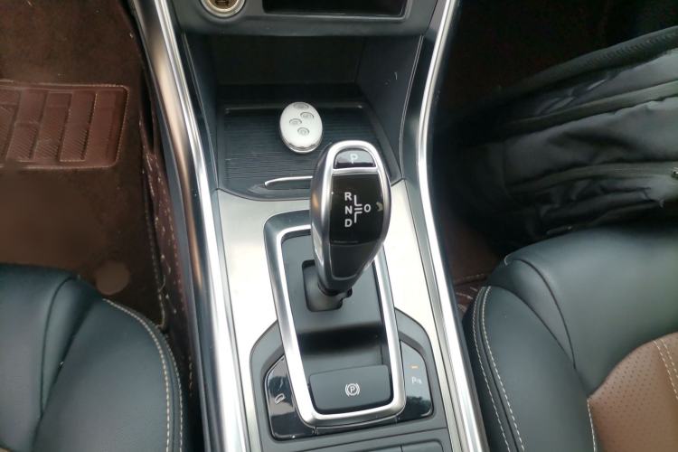 Used BYD Song New Energy 2017 Song DM 1.5TID All-Wheel Drive Luxury Model Gear Lever