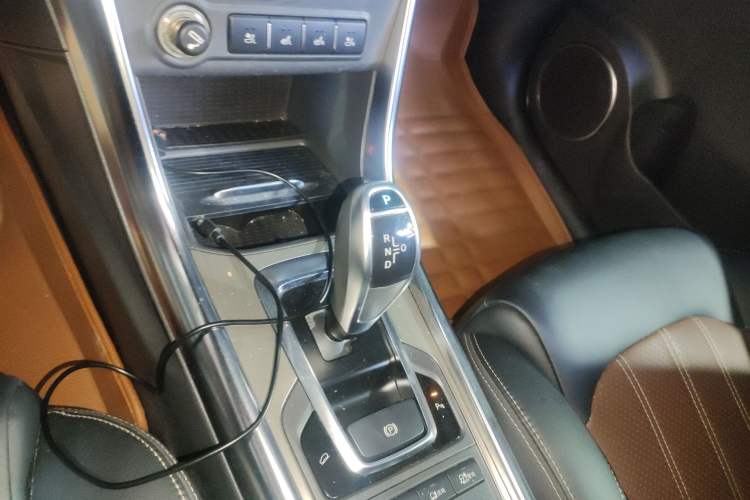 Used BYD Song New Energy 2017 Song DM 1.5TID All-Wheel Drive Luxury Model Gear Lever