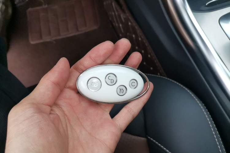 Used BYD Song New Energy 2017 Song DM 1.5TID All-Wheel Drive Luxury Model Interior 1