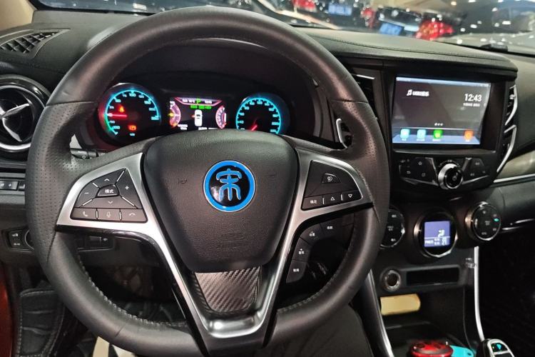 Used BYD Song New Energy 2017 Song DM 1.5TID All-Wheel Drive Luxury Model Interior 2
