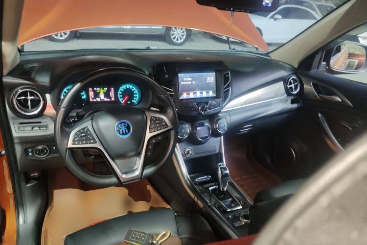 Used BYD Song New Energy 2017 Song DM 1.5TID All-Wheel Drive Luxury Model Interior 2