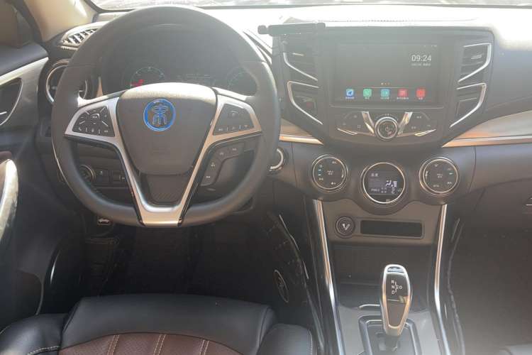 Used BYD Song New Energy 2017 Song DM 1.5TID All-Wheel Drive Luxury Model Interior 3