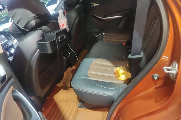 Used BYD Song New Energy 2017 Song DM 1.5TID All-Wheel Drive Luxury Model Interior 4