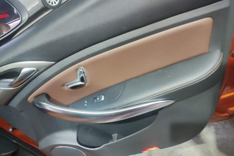 Used BYD Song New Energy 2017 Song DM 1.5TID All-Wheel Drive Luxury Model Interior 5