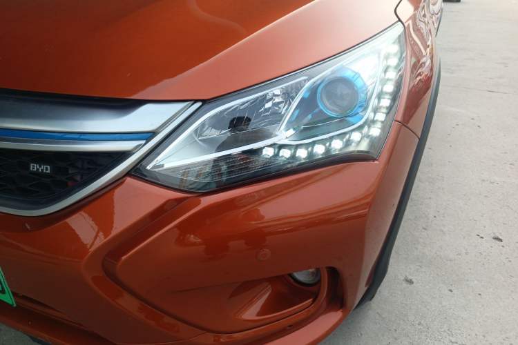 Used BYD Song New Energy 2017 Song DM 1.5TID All-Wheel Drive Luxury Model Left Front Headlight