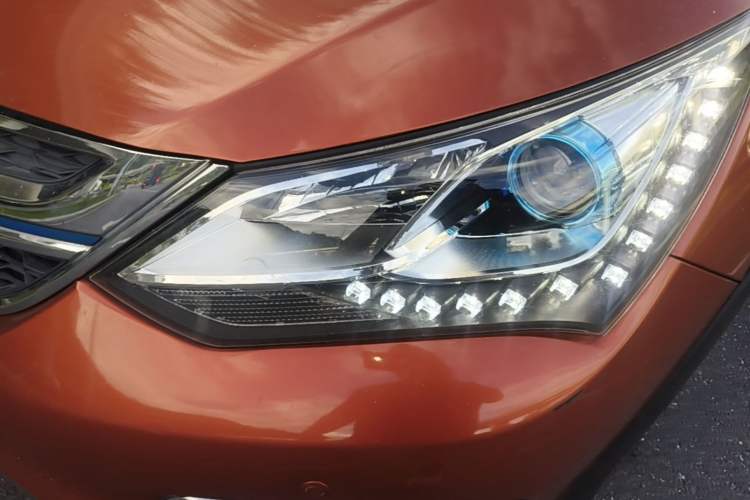 Used BYD Song New Energy 2017 Song DM 1.5TID All-Wheel Drive Luxury Model Left Front Headlight