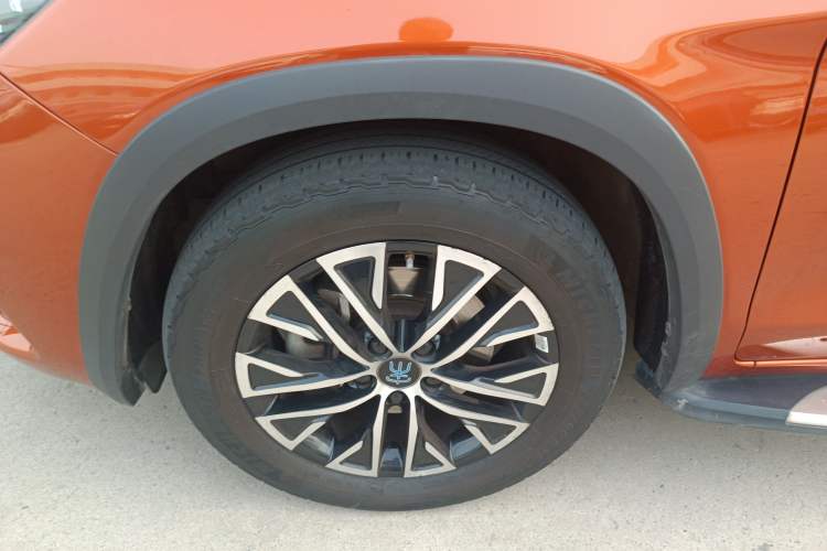 Used BYD Song New Energy 2017 Song DM 1.5TID All-Wheel Drive Luxury Model Left Front Wheel Hub