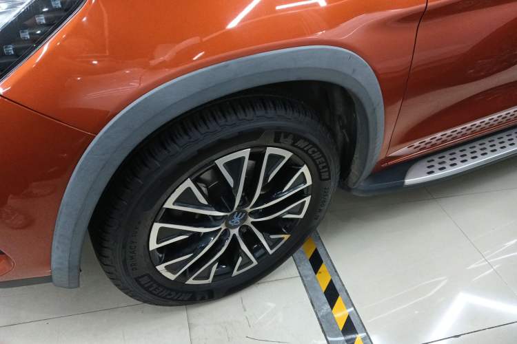 Used BYD Song New Energy 2017 Song DM 1.5TID All-Wheel Drive Luxury Model Left Front Wheel Hub