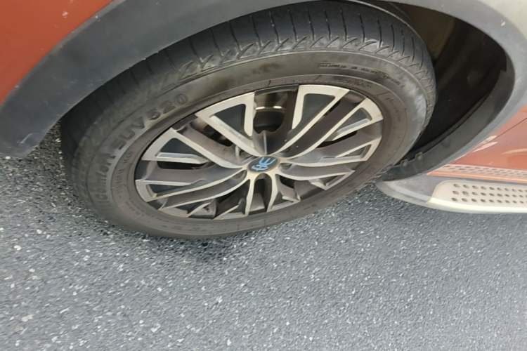 Used BYD Song New Energy 2017 Song DM 1.5TID All-Wheel Drive Luxury Model Left Front Wheel Hub