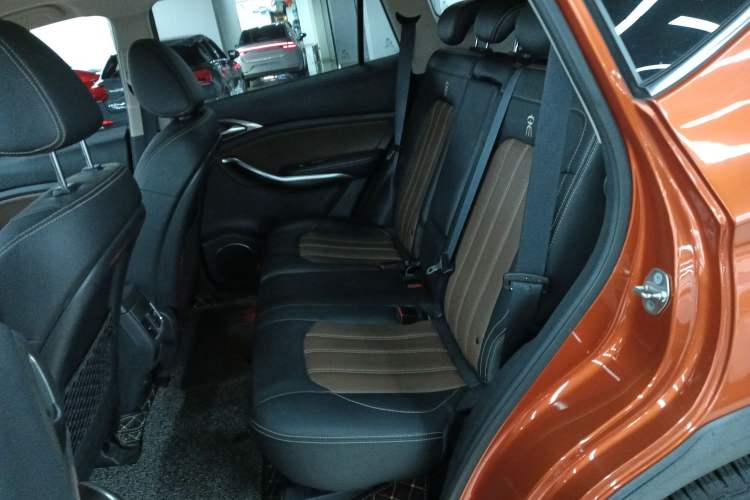 Used BYD Song New Energy 2017 Song DM 1.5TID All-Wheel Drive Luxury Model Left Rear Seat