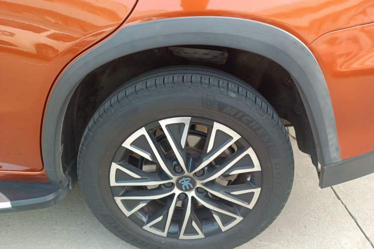 Used BYD Song New Energy 2017 Song DM 1.5TID All-Wheel Drive Luxury Model Left Rear Wheel Hub