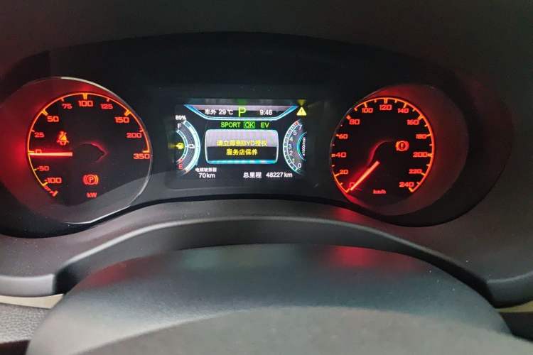 Used BYD Song New Energy 2017 Song DM 1.5TID All-Wheel Drive Luxury Model Odometer Close Up