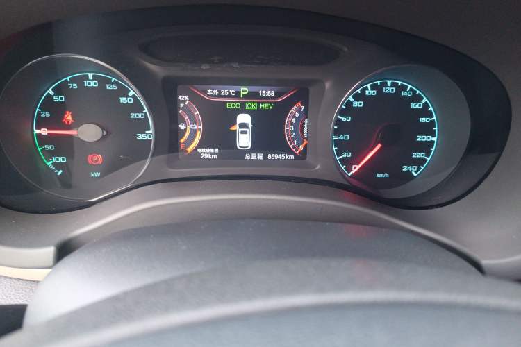 Used BYD Song New Energy 2017 Song DM 1.5TID All-Wheel Drive Luxury Model Odometer Close Up